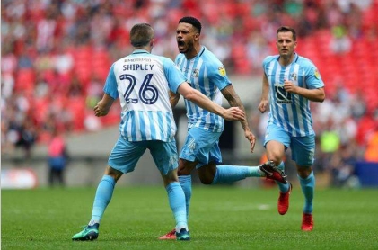 记者:目前梅西无意与巴黎续约